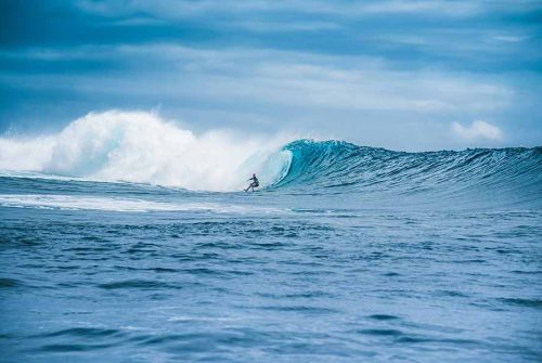 The 9 Best Surf Spots in Tahiti 